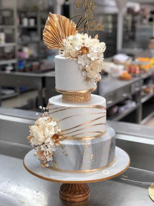 Multi-Tier-Floral-Cake-Online