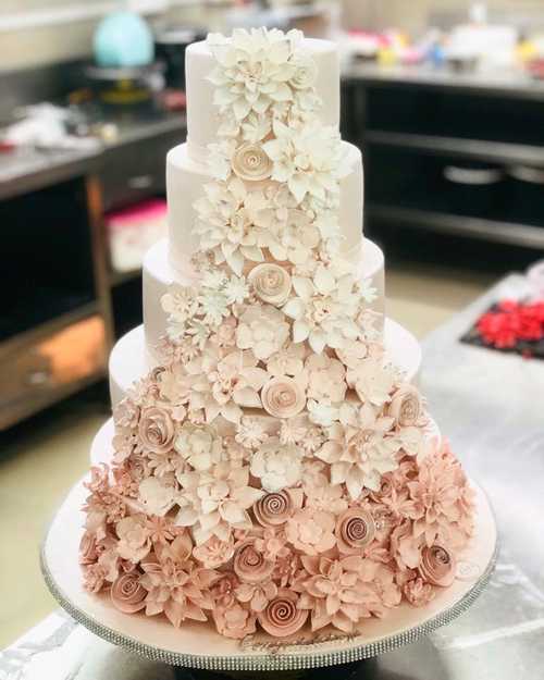 custom-luxury-collection-cake